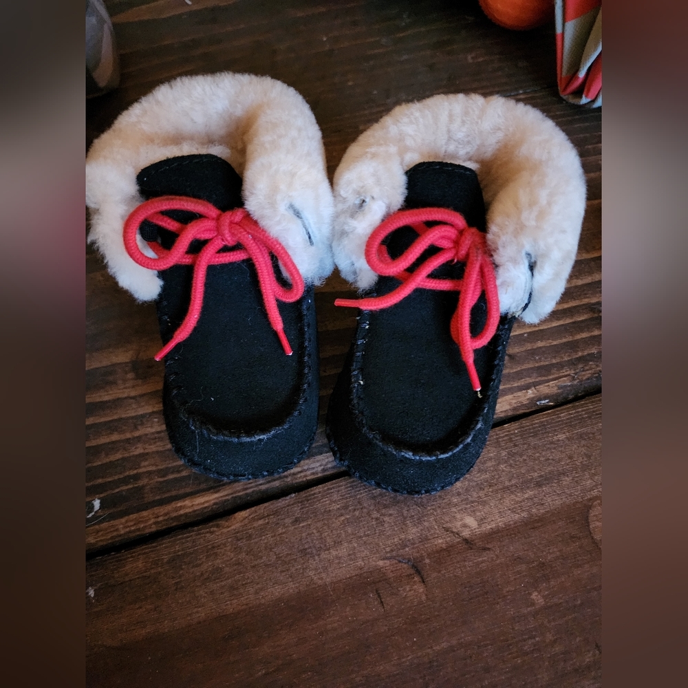 UGG Bundle - Picture 2 of 7